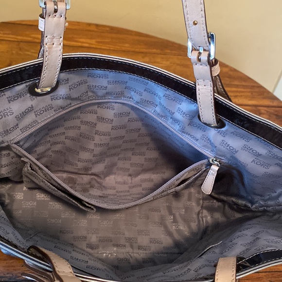 Michael Kors Monogram Mirror Metallic Silver/bronze Tote. Very clean. - Picture 3 of 9